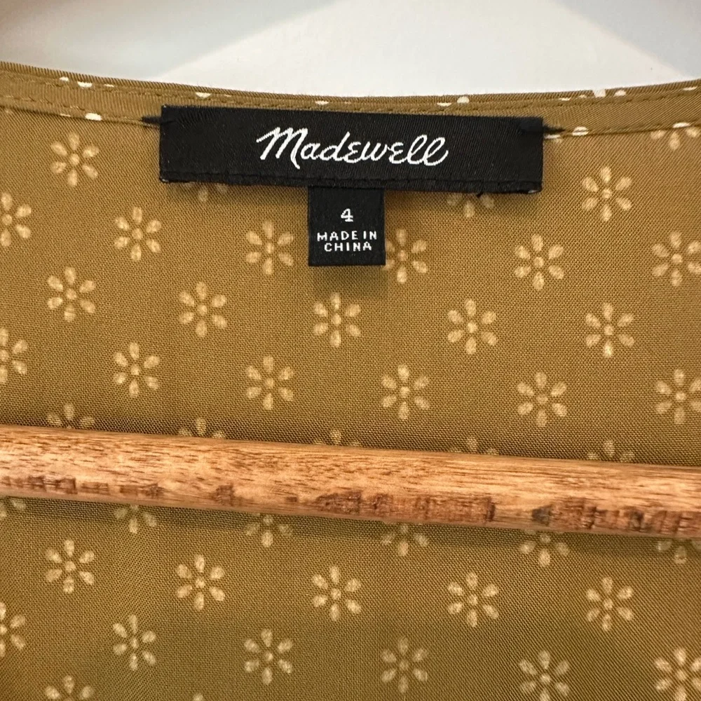 Madewell V-Neck Tiered Button-Front Midi Dress in Daisies Forever - Picture 4 of 10